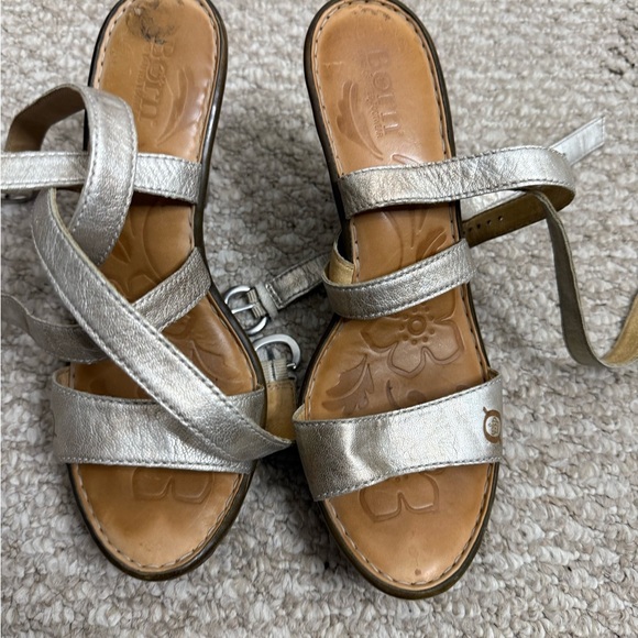 BORN GOLD SANDALS heels gold silver metallic strappy size 8 - Picture 2 of 9